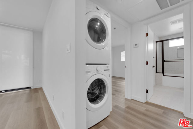 1254 9th Street, Santa Monica CA: https://media.crmls.org/mediaz/288406b8-4e88-414a-b7de-9fcd6264b61b.jpg