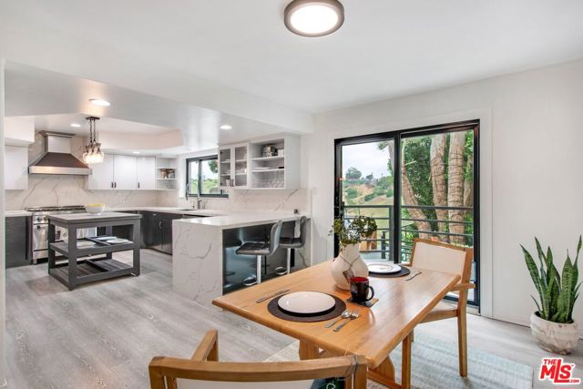 4223 Don Carlos Drive, Los Angeles CA: https://media.crmls.org/mediaz/28843f9e-6530-426e-a369-c3020ac65c96.jpg
