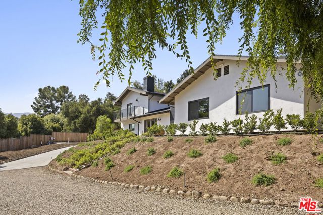 1131 Rancho Drive, Ojai CA: https://media.crmls.org/mediaz/28844ff2-f326-4445-8f5f-c6e757a347f5.jpg
