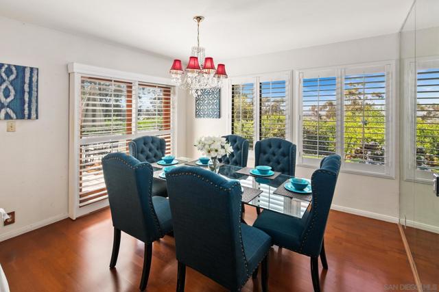1586 Kimberly Woods Dr, El Cajon CA: https://media.crmls.org/mediaz/2884be19-3e76-4c97-87fd-e2e5e8b8d937.jpg