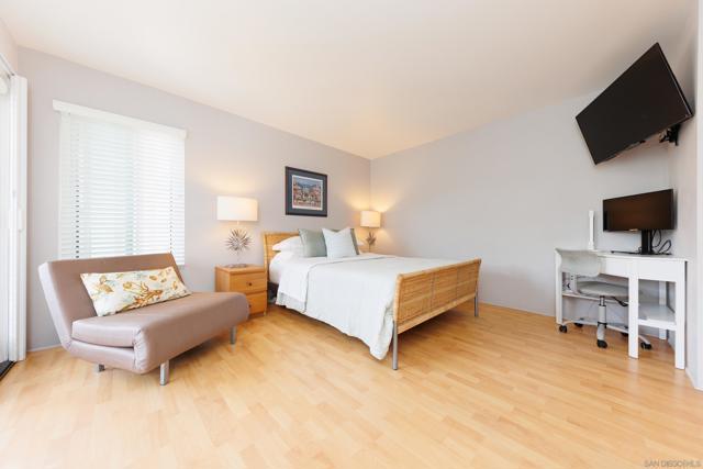 8132 Camino Del Sol, La Jolla CA: https://media.crmls.org/mediaz/28852f93-8ac6-4f15-b17a-ce51eaf5da37.jpg