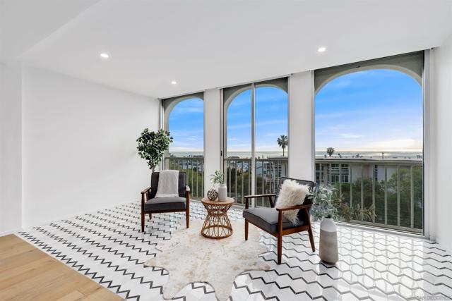 1001 Genter St, La Jolla CA: https://media.crmls.org/mediaz/28858799-a0e4-4469-837c-96e1539ddc06.jpg