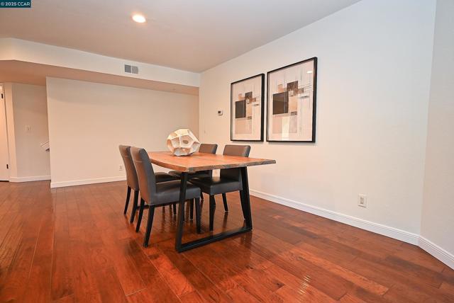 3279 Mt Diablo Ct, Lafayette CA: https://media.crmls.org/mediaz/28858ea9-473a-4e3d-a7f5-f2e31d3231c7.jpg