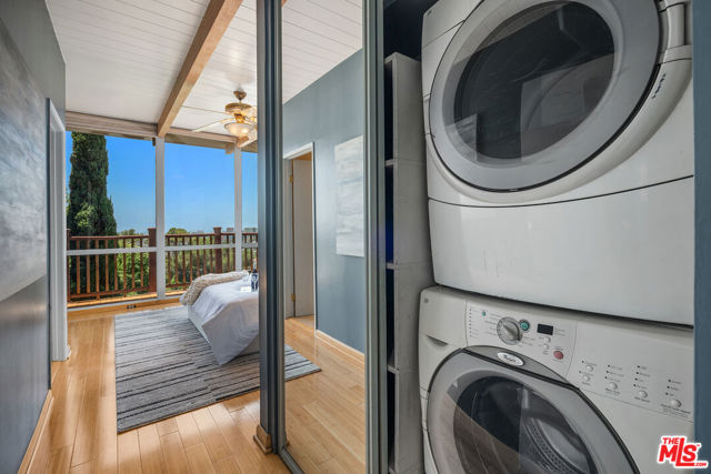 3928 Clayton Avenue, Los Angeles CA: https://media.crmls.org/mediaz/2885f9b3-5acd-4f33-a002-fabebe1f049e.jpg