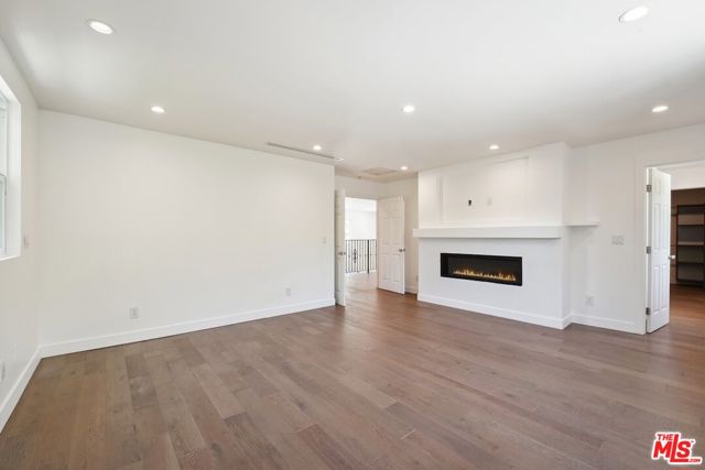5114 Cedros Avenue, Sherman Oaks CA: https://media.crmls.org/mediaz/2886278e-e6fe-4369-b341-d77b72e356e2.jpg