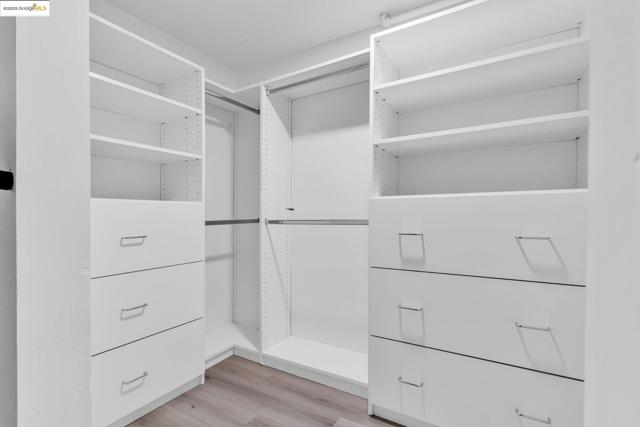 1500 Park Ave, Emeryville CA: https://media.crmls.org/mediaz/288678b3-e6e3-424f-bd88-0829a6284f58.jpg