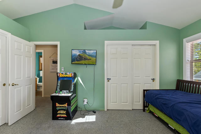 387 Wren Drive, Big Bear CA: https://media.crmls.org/mediaz/288702c5-0054-45f4-bcc9-281b9d43b94c.jpg