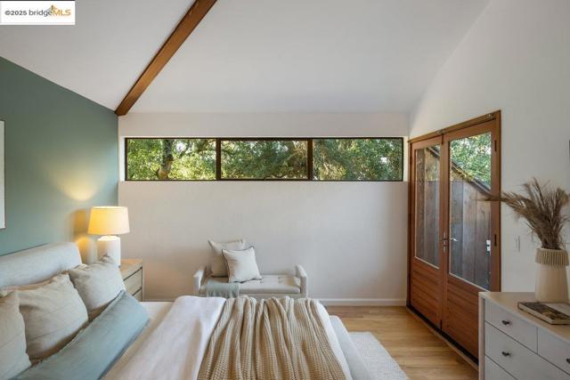 2112 Manzanita Dr, Oakland CA: https://media.crmls.org/mediaz/28870b19-1c47-4b9d-9745-4b1b6c4d7bdf.jpg