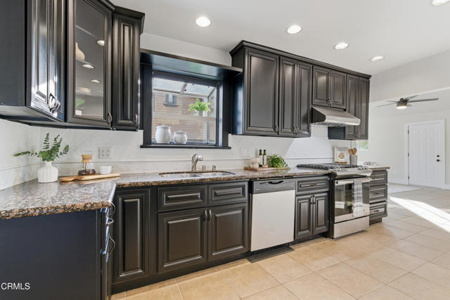 Detail Gallery Image 5 of 17 For 967 N El Molino Ave, Pasadena,  CA 91104 - 3 Beds | 2 Baths