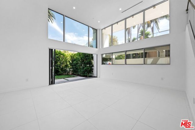 621 N Kings Road, West Hollywood CA: https://media.crmls.org/mediaz/28877abf-5e1e-49c0-84a0-2bf5e8cc224f.jpg