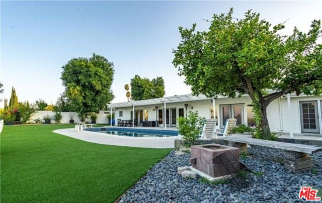 5714 El Canon Avenue, Woodland Hills CA: https://media.crmls.org/mediaz/2887a3ab-c32a-4159-bee1-0ffcc9e5e914.jpg