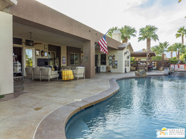 18 Calais Circle, Rancho Mirage CA: https://media.crmls.org/mediaz/2887b193-a0c7-4a67-b9ab-5b54e28a96c5.jpg