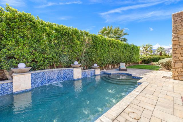 17 Emerald Court, Rancho Mirage CA: https://media.crmls.org/mediaz/2887d85d-fbe4-42ed-a07d-124ca398b3ee.jpg