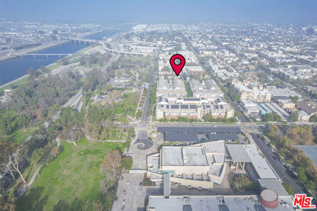 730 W 4th Street, Long Beach CA: https://media.crmls.org/mediaz/2887d907-a93a-4471-99f2-b75f49824671.jpg