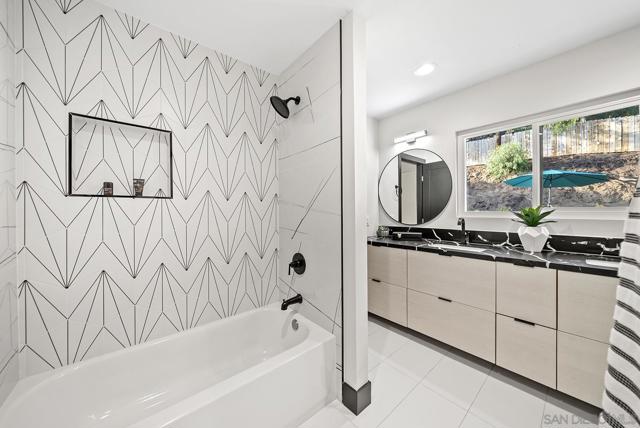 11388 Lorena Ln, El Cajon CA: https://media.crmls.org/mediaz/2888a340-0d7d-4f45-a53c-3dc504936953.jpg