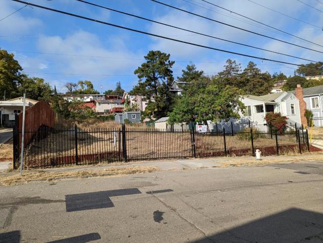 7106 Outlook Avenue, Oakland CA: https://media.crmls.org/mediaz/2889df30-ee7a-404c-9631-bf6b07f05d6c.jpg