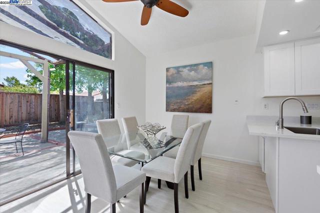 32948 Soquel St, Union City CA: https://media.crmls.org/mediaz/2889e18e-701a-498b-8c18-7a535025bc90.jpg