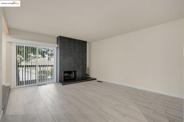 8711 Mountain Blvd, Oakland CA: https://media.crmls.org/mediaz/288a18c5-5ace-4484-acf4-7d9abcb9a131.jpg