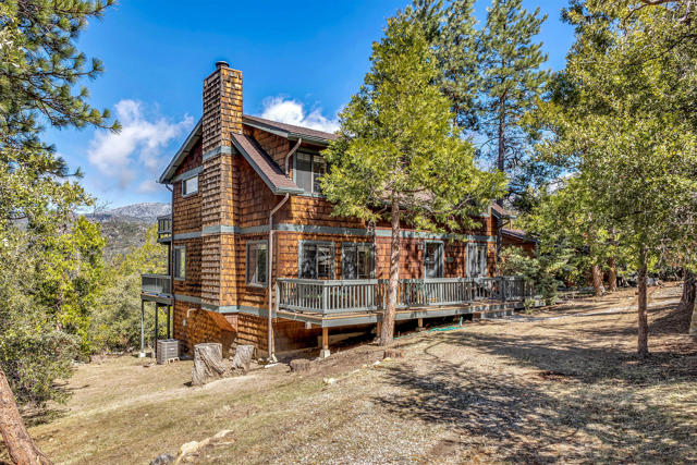 53184 Double View Drive, Idyllwild CA: https://media.crmls.org/mediaz/288a2e8d-3831-456b-8063-4fb407ad52bc.jpg