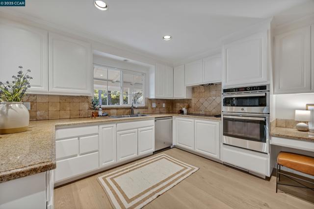 967 Ocho Rios Dr, Danville CA: https://media.crmls.org/mediaz/288ad1a5-3e6d-4695-b7a5-b9fc84508a52.jpg