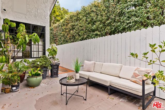 Drew Fenton | 1060 Chantilly Road Los Angeles CA | MLS: 7551623