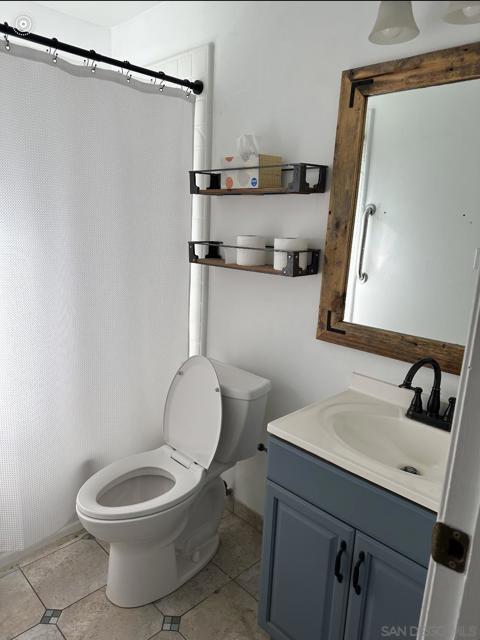 701 Valley Ave, Solana Beach CA: https://media.crmls.org/mediaz/288ada19-5431-4525-94ca-9ea94f33cd20.jpg