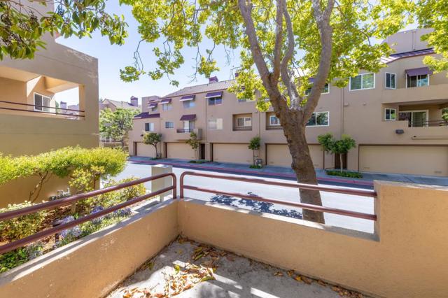 210 Commons Lane, Foster City CA: https://media.crmls.org/mediaz/288adf0d-3e23-4c86-a707-bd8e4e4d2cf4.jpg