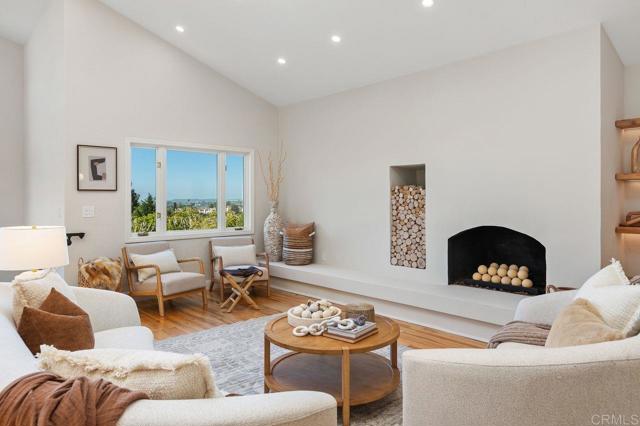 Detail Gallery Image 11 of 59 For 6829 Corintia St, Carlsbad,  CA 92009 - 4 Beds | 3/1 Baths