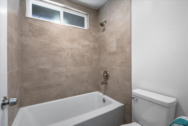 955 Postal Way, Vista CA: https://media.crmls.org/mediaz/288bf759-f346-4004-b3c6-3dc7d2dd66af.jpg