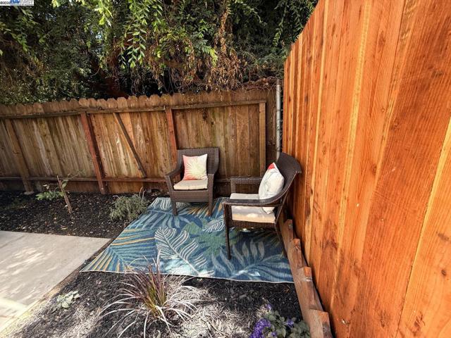 511 59Th St, Oakland CA: https://media.crmls.org/mediaz/288c2d04-fde2-4534-9a3d-39a633c672e3.jpg