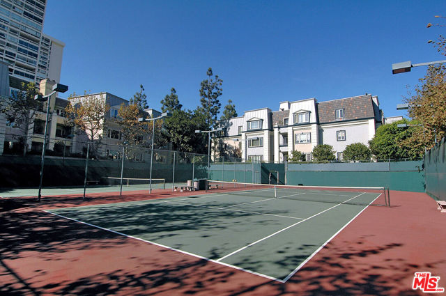 10116 Empyrean Way, Los Angeles CA: https://media.crmls.org/mediaz/288ca4b2-e5d9-48de-b4ec-9da38c77426f.jpg
