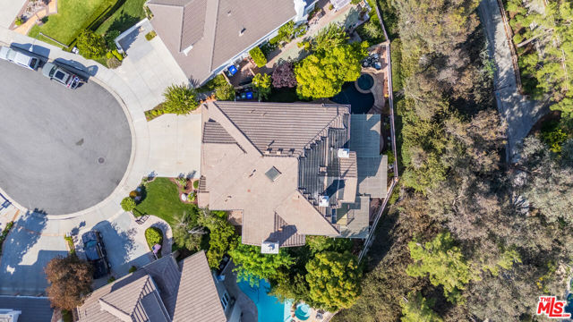 27350 Landon Place, Valencia CA: https://media.crmls.org/mediaz/288cc986-e906-41a0-a898-5edff7c48984.jpg