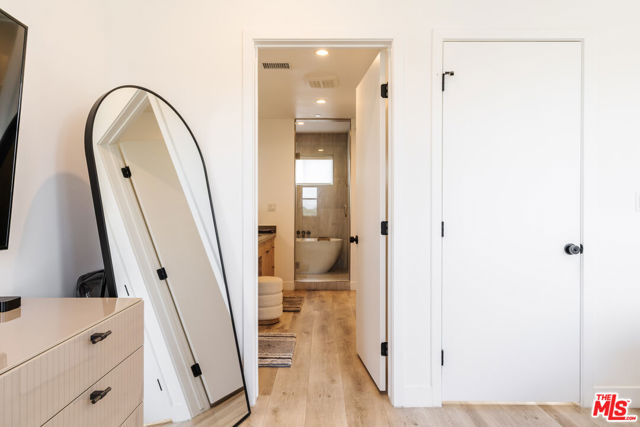 4912 S Centinela Avenue, Los Angeles CA: https://media.crmls.org/mediaz/288cd5d5-3fe0-4f53-b640-02d3ef805f31.jpg