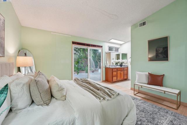 4942 Rocklin Dr, Union City CA: https://media.crmls.org/mediaz/288ce98c-0ab6-4ff4-a680-c13a42b13f71.jpg