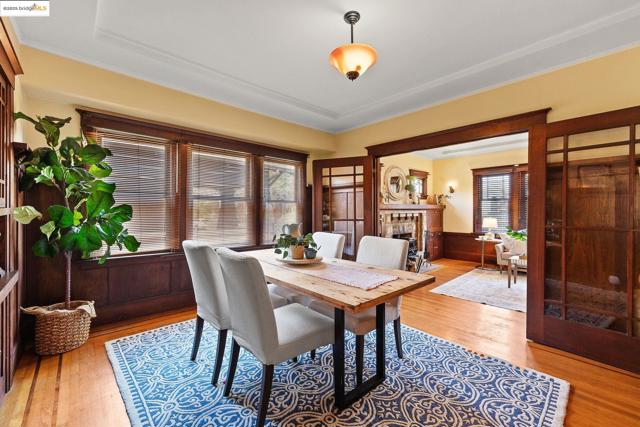 393 43Rd St, Oakland CA: https://media.crmls.org/mediaz/288d237b-0b75-4cfc-9a75-3ac9a5ed657e.jpg
