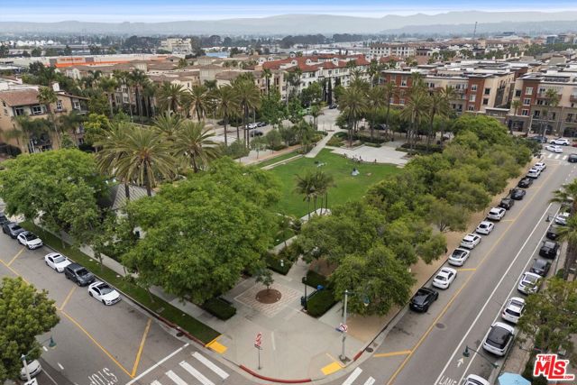 13044 Pacific, Playa Vista CA: https://media.crmls.org/mediaz/288d2bc9-7ebc-4180-8343-c7f7ffcf8609.jpg