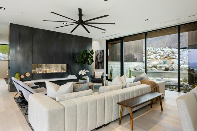 2085 Desert Flower Court, Palm Springs CA: https://media.crmls.org/mediaz/288d6180-482b-4f5e-bafc-dadd205b457c.jpg