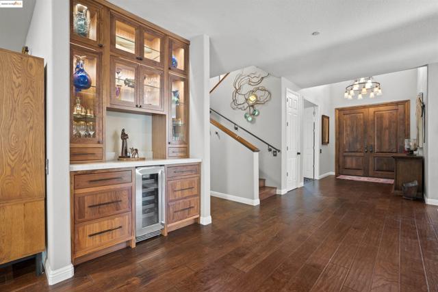 379 Yukon Way, Livermore CA: https://media.crmls.org/mediaz/288d6a5e-6ef1-4fc4-99bc-dbfad36e5a43.jpg