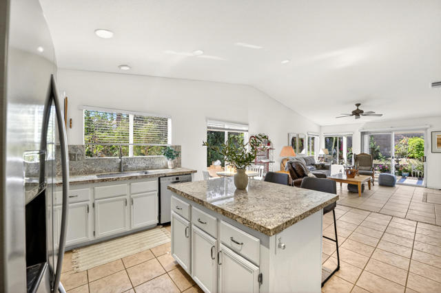 Image 14 of 32 For 81064 La Reina Circle