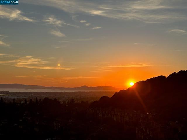 Details for 6719 Skyview Dr, Oakland, CA 94605
