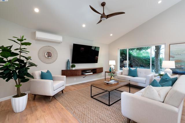 5268 Keeler Ct, Fremont CA: https://media.crmls.org/mediaz/288ee374-0205-4aa9-acc0-0b6e00e085c4.jpg
