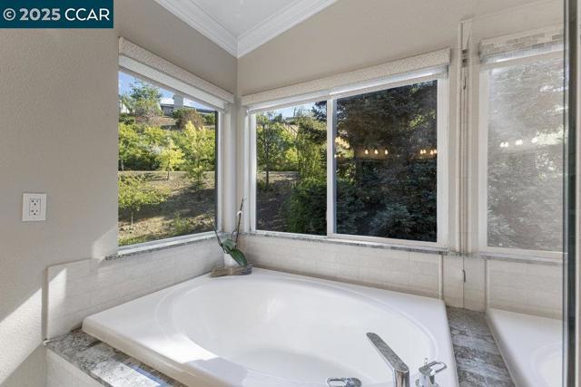 82 BEAR PLACE, Clayton CA: https://media.crmls.org/mediaz/288f8666-6a17-4930-b4e2-8ee7f15c7c5e.jpg