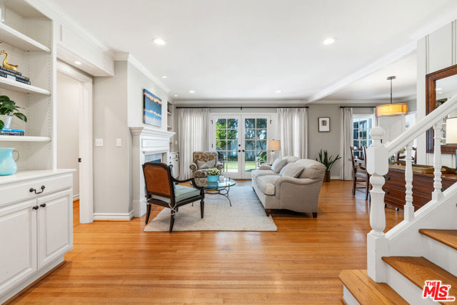 10574 Holman Avenue, Los Angeles CA: https://media.crmls.org/mediaz/289002d6-f90f-450d-8cdd-dfc0845ba138.jpg