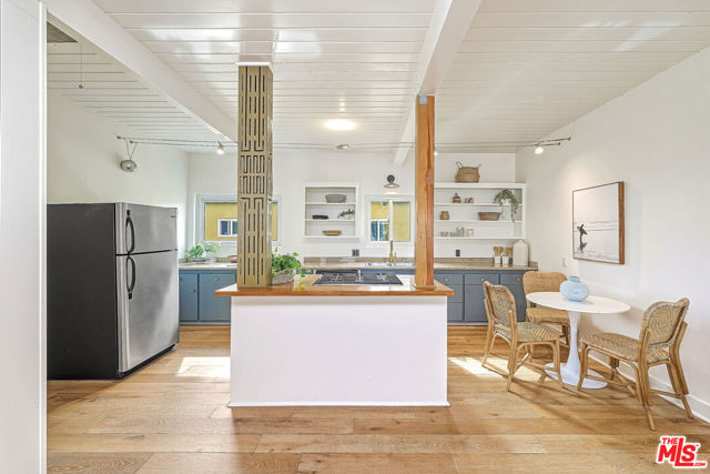 2329 Kansas Avenue, Santa Monica CA: https://media.crmls.org/mediaz/28903660-2066-4f30-9584-82a09ee99453.jpg