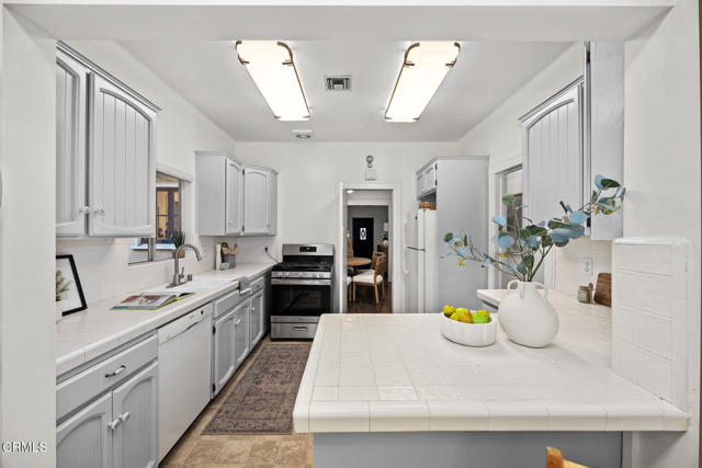 Detail Gallery Image 17 of 46 For 1870 Brigden Rd, Pasadena,  CA 91104 - 3 Beds | 2 Baths