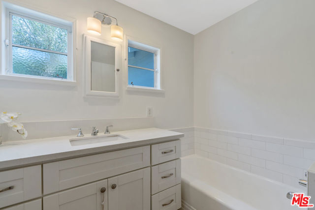 5705 Sunnyslope Avenue, Valley Glen CA: https://media.crmls.org/mediaz/28908c9c-3655-4255-84d2-5b3bb993cdbb.jpg