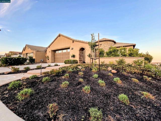 1735 Veneto Ln, Brentwood CA: https://media.crmls.org/mediaz/289129a6-bc7a-4082-b84a-c42adbc318e2.jpg
