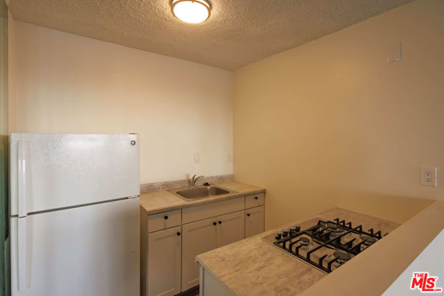 4505 Santa Rosalia Drive, Los Angeles CA: https://media.crmls.org/mediaz/289134cc-37fe-4cca-8845-2895743305fd.jpg