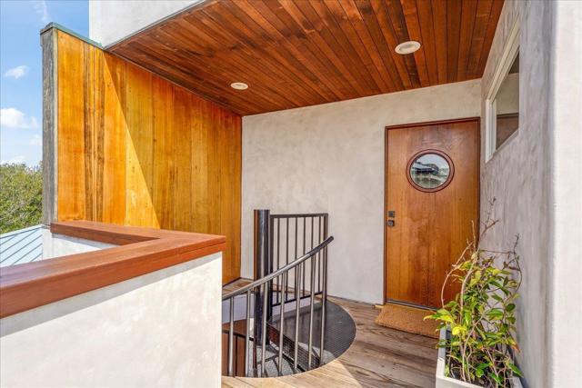 1004 W Cliff Drive, Santa Cruz CA: https://media.crmls.org/mediaz/289206b2-4d3e-489b-a17c-baa4486893e7.jpg