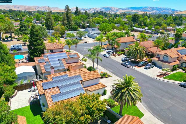 1021 Montclair Court, Livermore CA: https://media.crmls.org/mediaz/289219cc-2316-48bc-9b55-416b2aef30aa.jpg